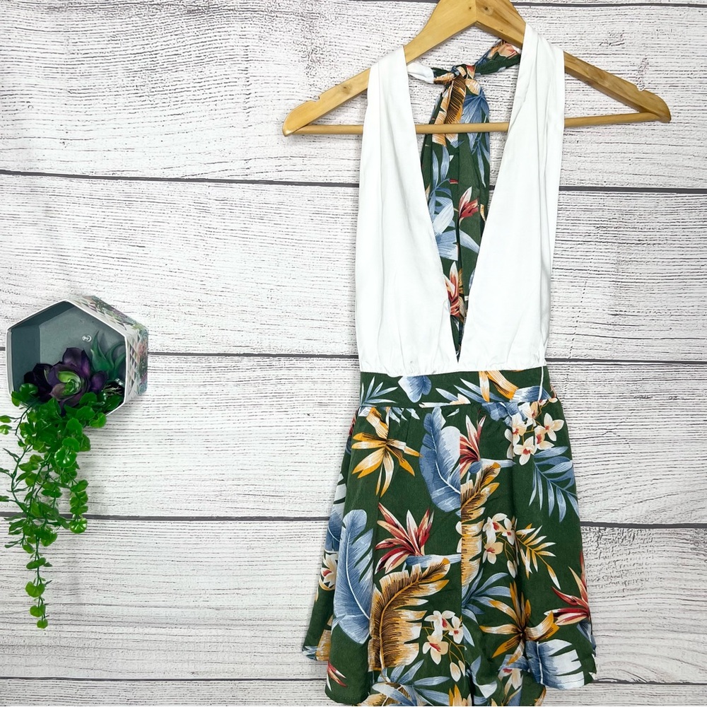 NWT Zaful Backless Green Floral & White Halter Scarf Mini Romper Size 8 Medium
